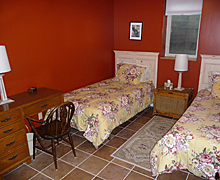 Bedroom with 2 Twin Beds